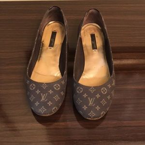 Louis Vuitton monogram round toe flats